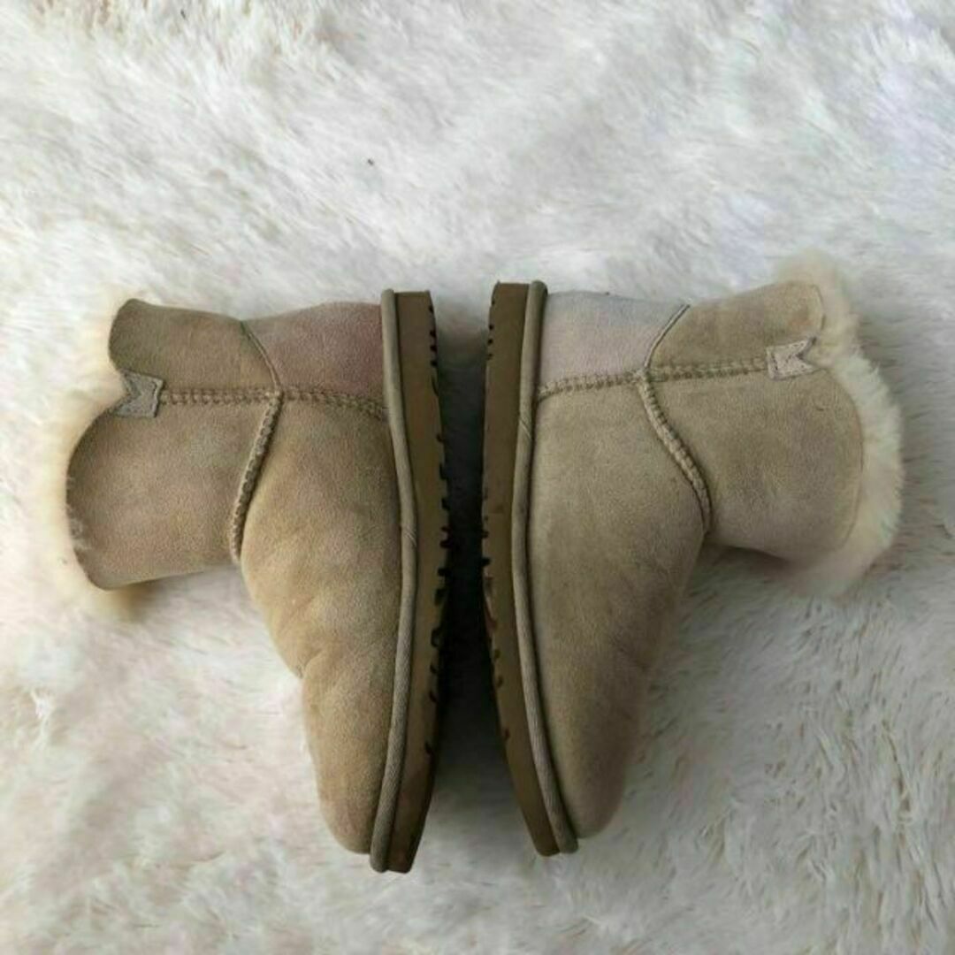 UGG(アグ)のUGGアグ　ムートンブーツ　ショートブーツ　ボタン　ベージュ22cm レディースの靴/シューズ(ブーツ)の商品写真