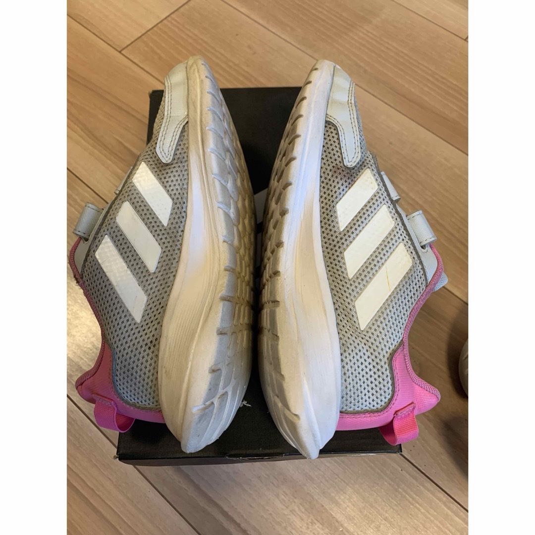 adidas(アディダス)のadidasスニーカー　19.5 キッズ/ベビー/マタニティのキッズ靴/シューズ(15cm~)(スニーカー)の商品写真