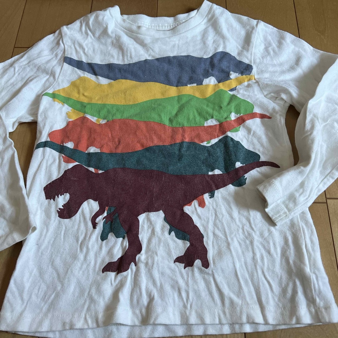 babyGAP(ベビーギャップ)の恐竜Tシャツ☆110 キッズ/ベビー/マタニティのキッズ服男の子用(90cm~)(Tシャツ/カットソー)の商品写真