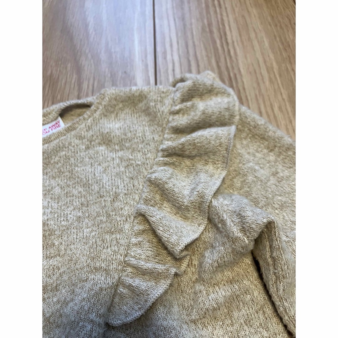 ZARA(ザラ)の【ZARA】肩フリルニット(2-3y／98㎝) キッズ/ベビー/マタニティのキッズ服女の子用(90cm~)(ニット)の商品写真