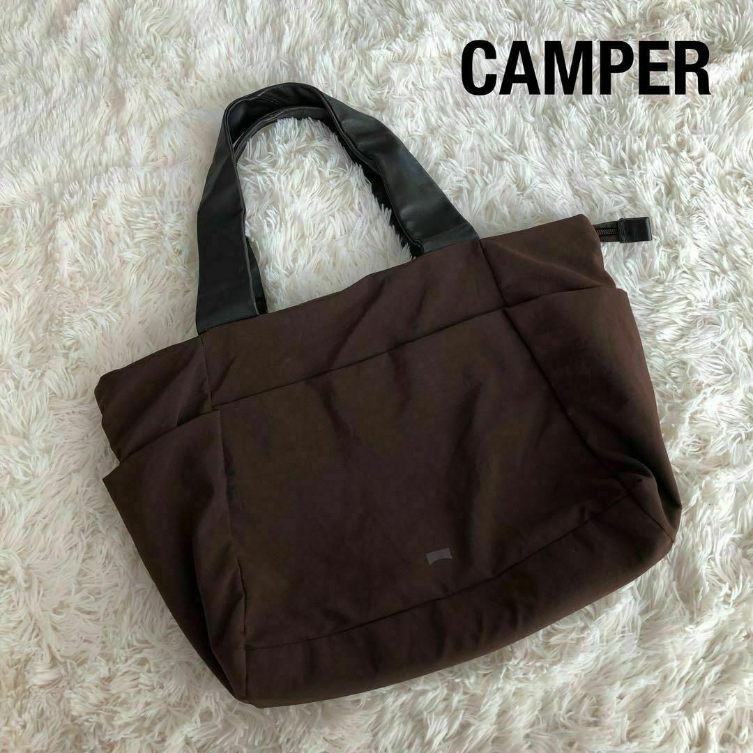 CAMPER(カンペール)のカンペールCAMPER　ナイロン×レザートートバッグ　ブラウン茶色 レディースのバッグ(トートバッグ)の商品写真