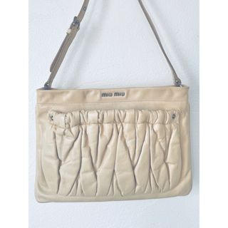 MIU MIU(ホワイト/白色系)のフリマアイテム一覧 MIU MIU(ホワイト/白色系)のフリマアイテム一覧