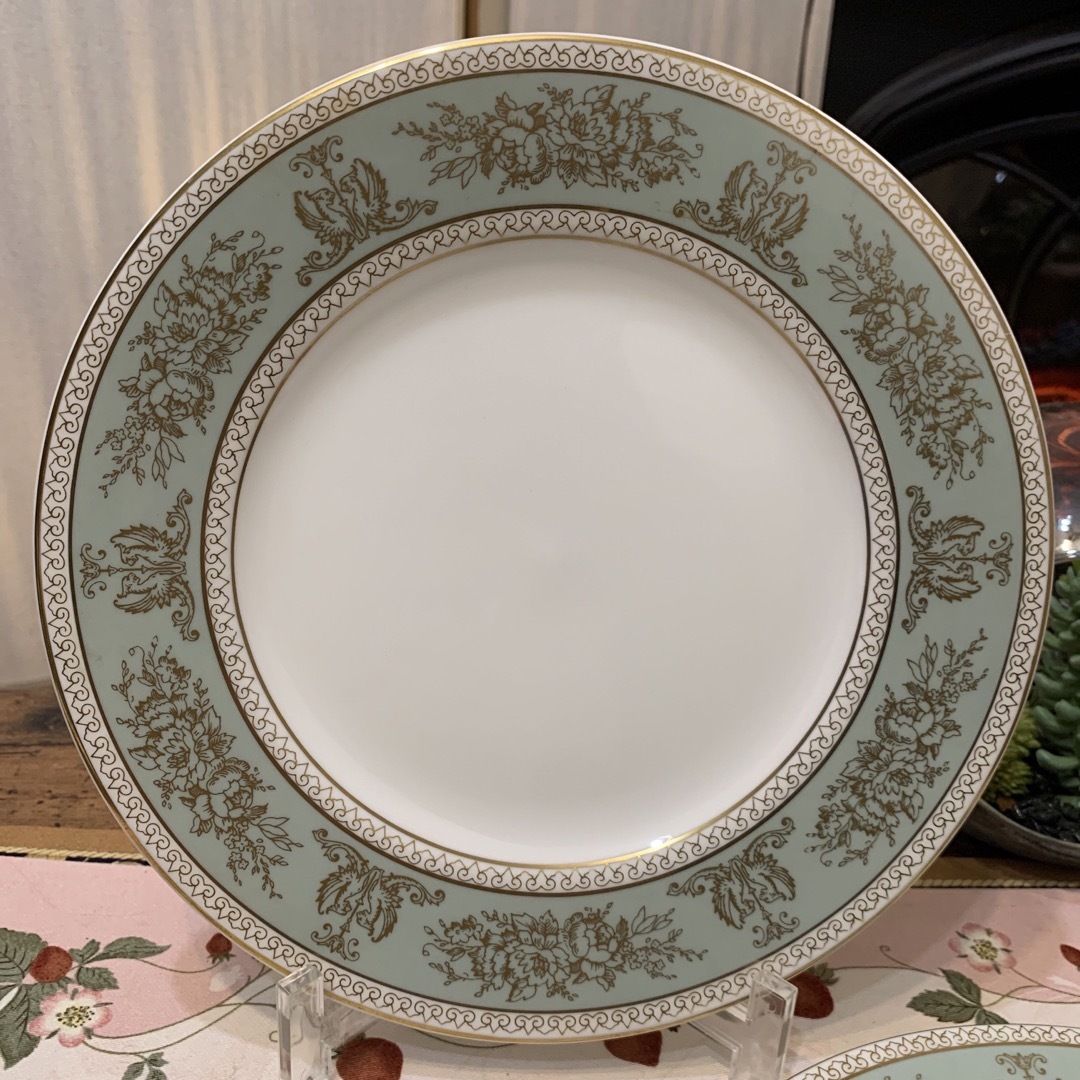 WEDGWOOD(ウェッジウッド)のウェッジウッド  コロンビア　セージグリーン  23cm ディナープレート　2枚 インテリア/住まい/日用品のキッチン/食器(食器)の商品写真