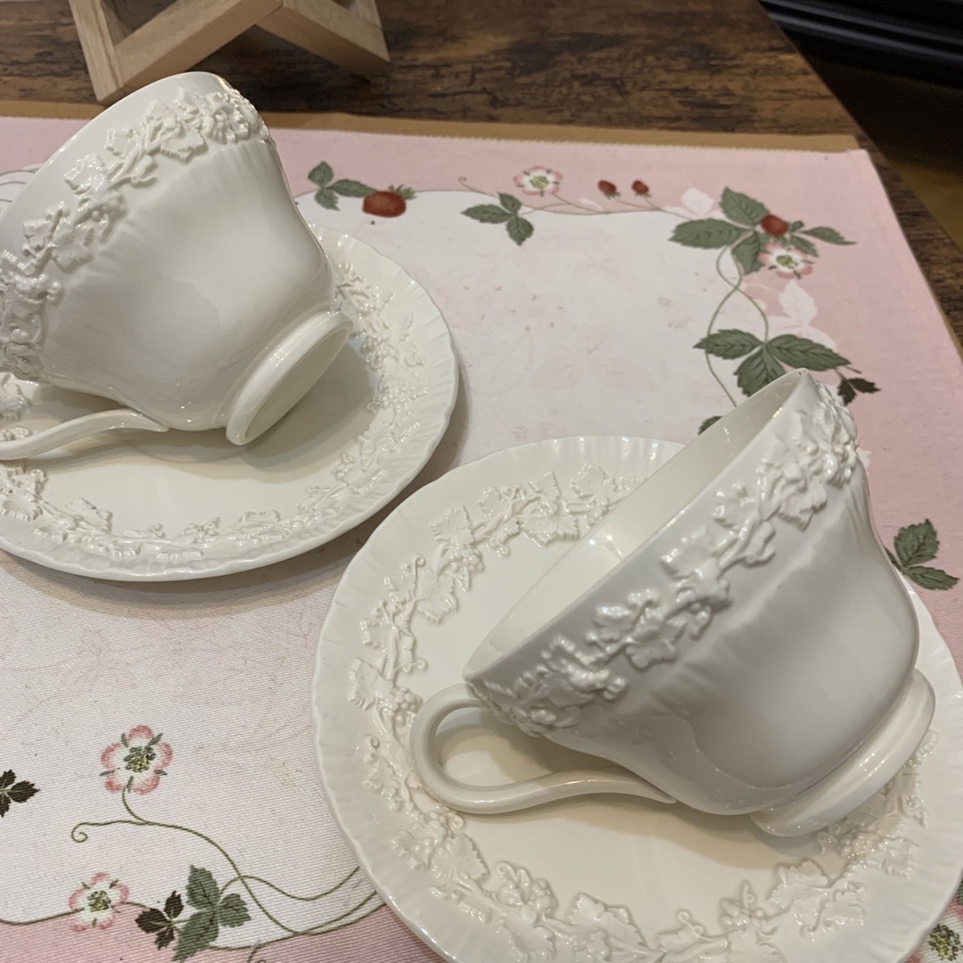 WEDGWOOD(ウェッジウッド)の未使用　ウェッジウッド  エンボスド　クイーンズウェア　シェルエッジ　カップ6客 インテリア/住まい/日用品のキッチン/食器(食器)の商品写真