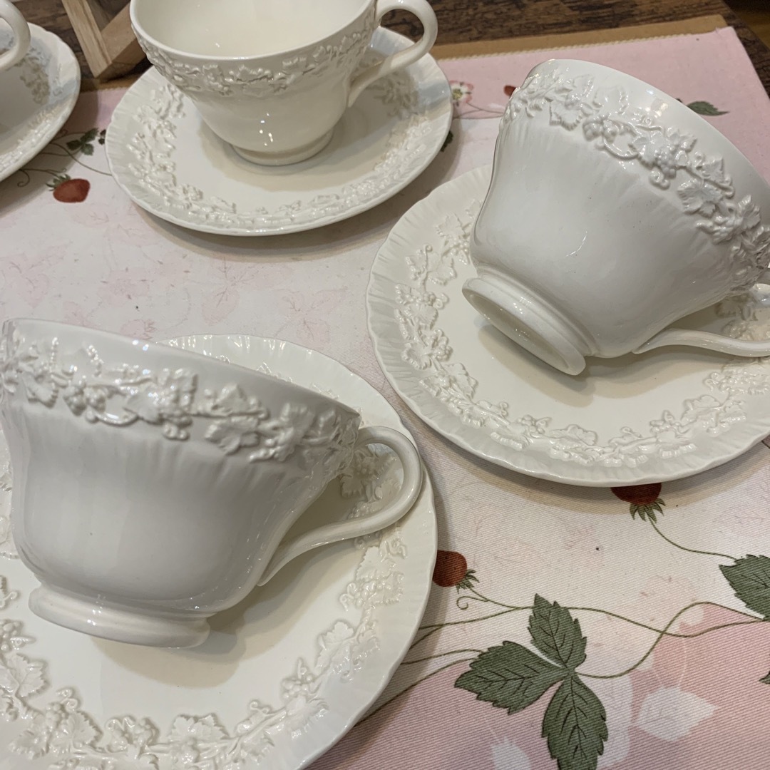 WEDGWOOD(ウェッジウッド)の未使用　ウェッジウッド  エンボスド　クイーンズウェア　シェルエッジ　カップ6客 インテリア/住まい/日用品のキッチン/食器(食器)の商品写真