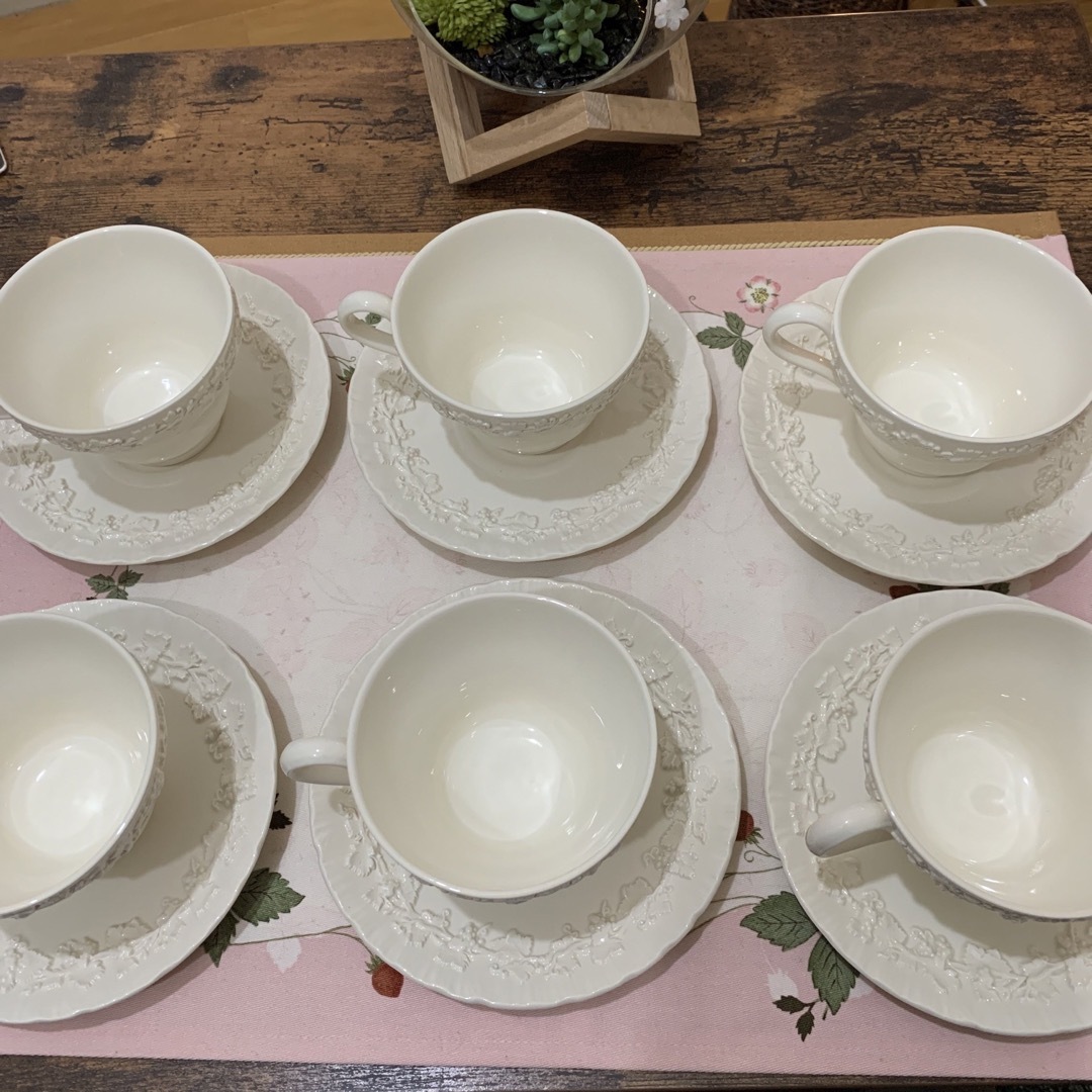 WEDGWOOD(ウェッジウッド)の未使用　ウェッジウッド  エンボスド　クイーンズウェア　シェルエッジ　カップ6客 インテリア/住まい/日用品のキッチン/食器(食器)の商品写真