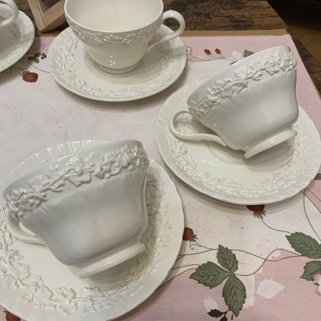 WEDGWOOD(ウェッジウッド)の未使用　ウェッジウッド  エンボスド　クイーンズウェア　シェルエッジ　カップ6客 インテリア/住まい/日用品のキッチン/食器(食器)の商品写真