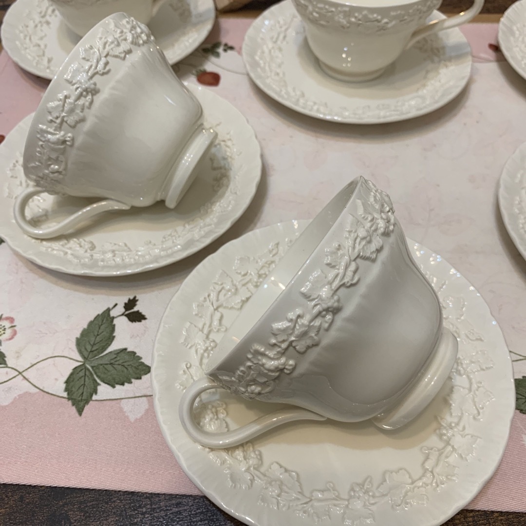 WEDGWOOD(ウェッジウッド)の未使用　ウェッジウッド  エンボスド　クイーンズウェア　シェルエッジ　カップ6客 インテリア/住まい/日用品のキッチン/食器(食器)の商品写真