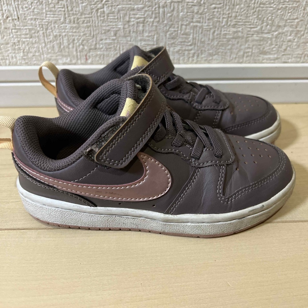 NIKE(ナイキ)のNIKE  スニーカー　18cm  中古 キッズ/ベビー/マタニティのキッズ靴/シューズ(15cm~)(スニーカー)の商品写真