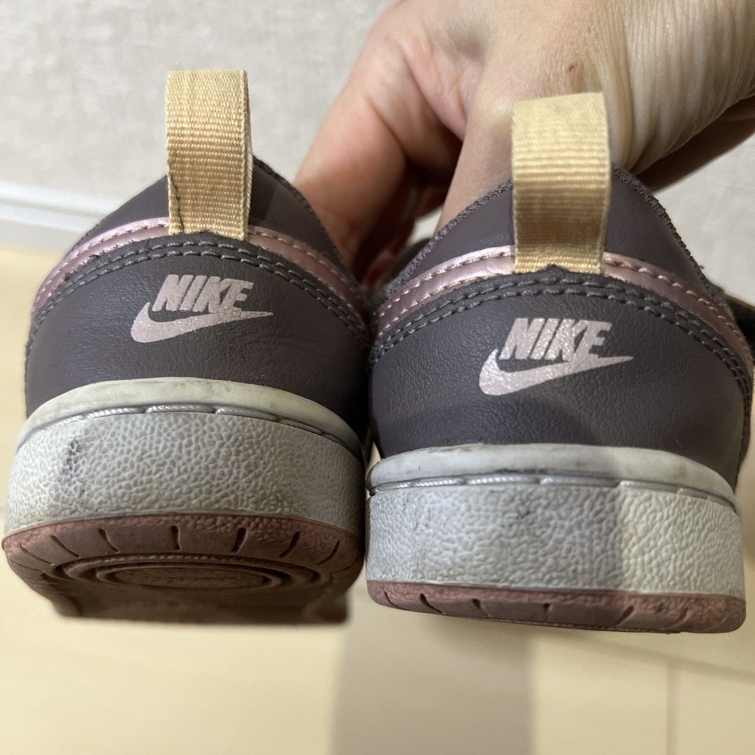 NIKE(ナイキ)のNIKE  スニーカー　18cm  中古 キッズ/ベビー/マタニティのキッズ靴/シューズ(15cm~)(スニーカー)の商品写真