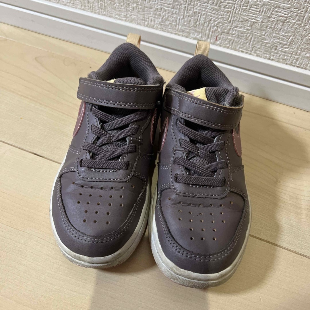 NIKE(ナイキ)のNIKE  スニーカー　18cm  中古 キッズ/ベビー/マタニティのキッズ靴/シューズ(15cm~)(スニーカー)の商品写真