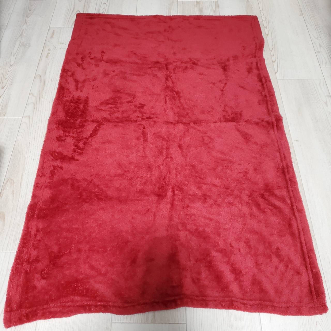 赤 ブランケット ミニサイズ ふわふわ レッド インテリア/住まい/日用品の寝具(毛布)の商品写真
