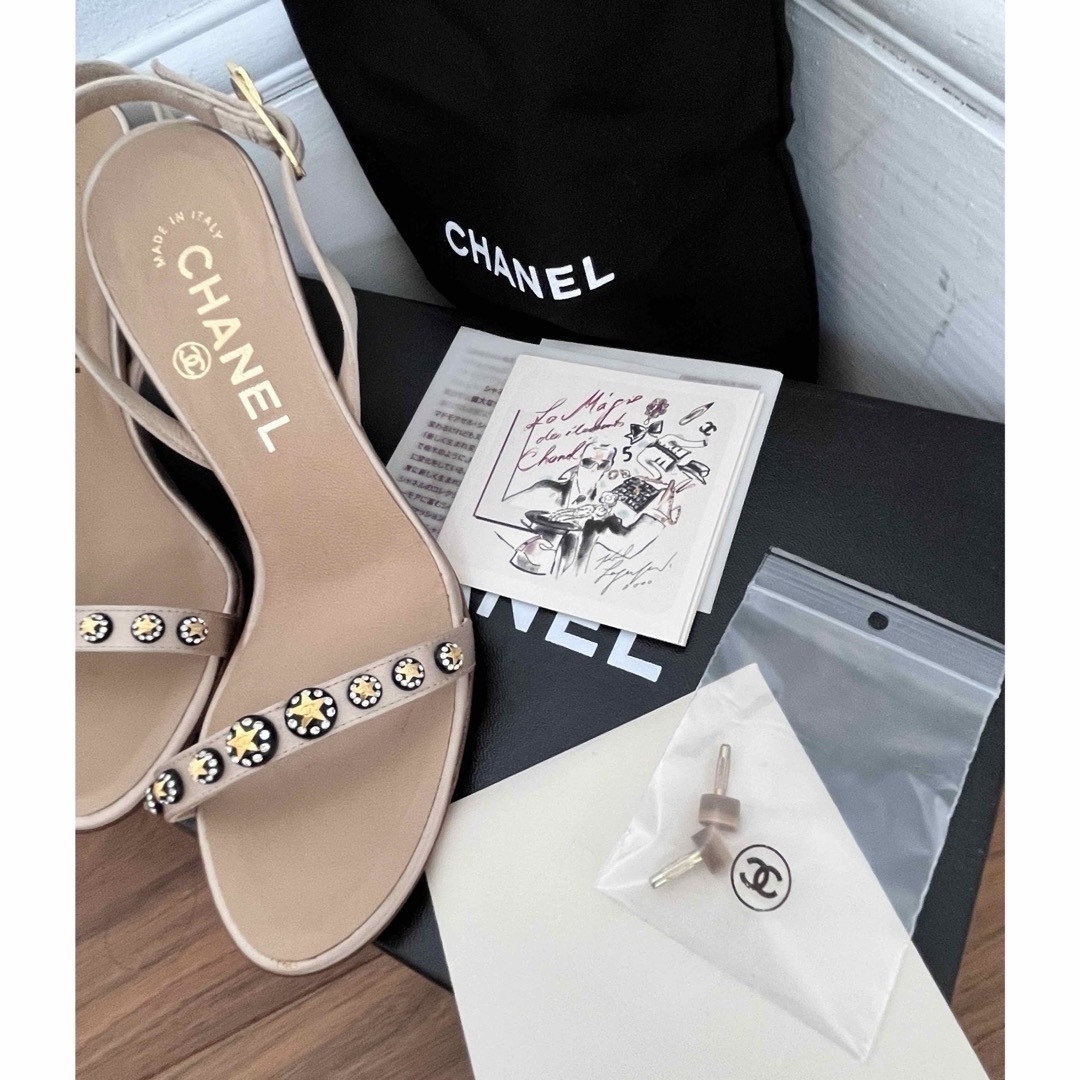 CHANEL(シャネル)の新品♡CHANEL サテンバックストラップ サンダル ベージュ 35.5 レディースの靴/シューズ(サンダル)の商品写真