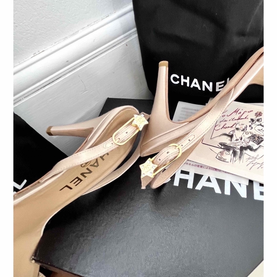 CHANEL(シャネル)の新品♡CHANEL サテンバックストラップ サンダル ベージュ 35.5 レディースの靴/シューズ(サンダル)の商品写真