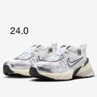 ナイキ(NIKE)の新品　NIKE ナイキ　Wmns V2K Run FD0736-100 24.0(スニーカー)