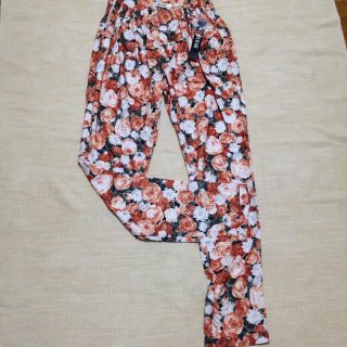 レディメイド(LADY MADE)のLADYMADE 新品 花柄パンツ(カジュアルパンツ)