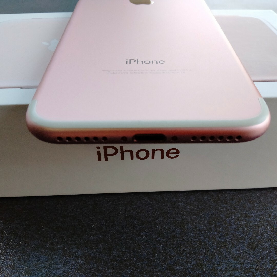 iPhone(アイフォーン)のiPhone7 32GB ローズゴールド SIMフリー スマホ/家電/カメラのスマートフォン/携帯電話(スマートフォン本体)の商品写真
