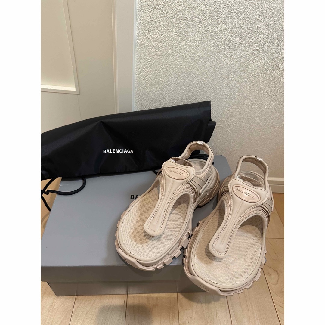 Balenciaga(バレンシアガ)のバレンシアガ　トラックサンダル　未使用　箱付き レディースの靴/シューズ(サンダル)の商品写真