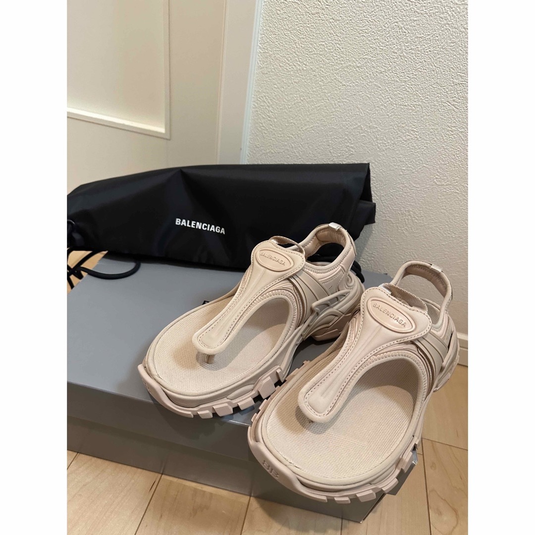 Balenciaga(バレンシアガ)のバレンシアガ　トラックサンダル　未使用　箱付き レディースの靴/シューズ(サンダル)の商品写真