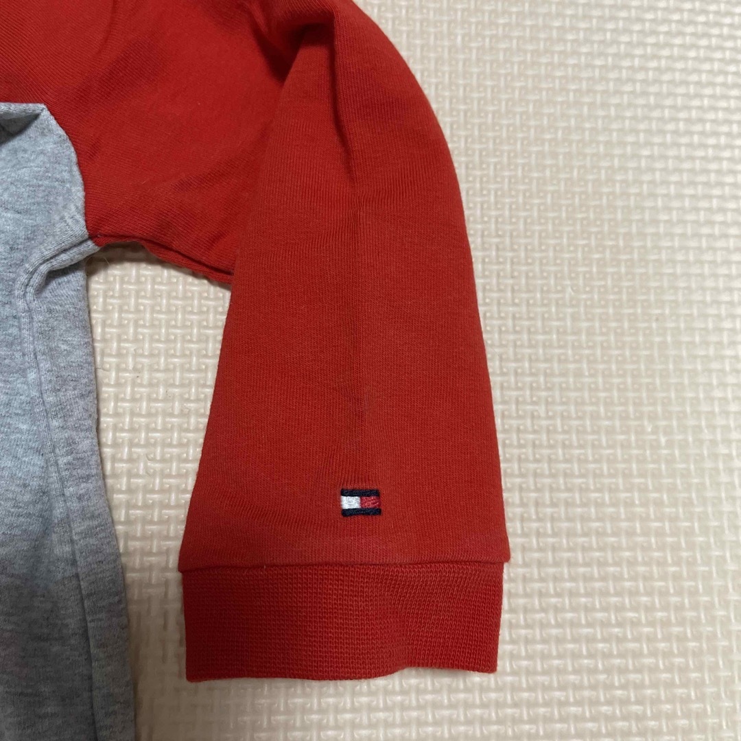 TOMMY HILFIGER(トミーヒルフィガー)のTOMMY HILFIGER 長袖ロンパース　74センチ キッズ/ベビー/マタニティのベビー服(~85cm)(ロンパース)の商品写真