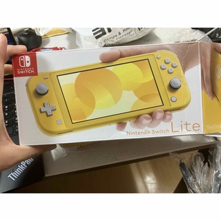 ニンテンドースイッチ(Nintendo Switch)の【新品】Nintendo Switch Lite イエロー(家庭用ゲーム機本体)