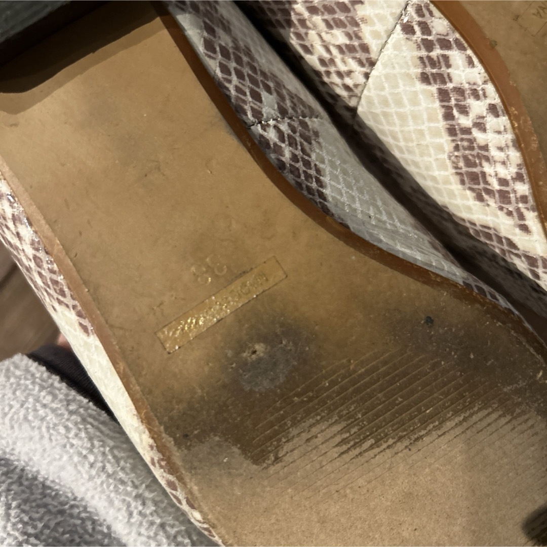 ROSE BUD(ローズバッド)のローズバッド　フラットシューズ  パイソン　本革 レディースの靴/シューズ(バレエシューズ)の商品写真