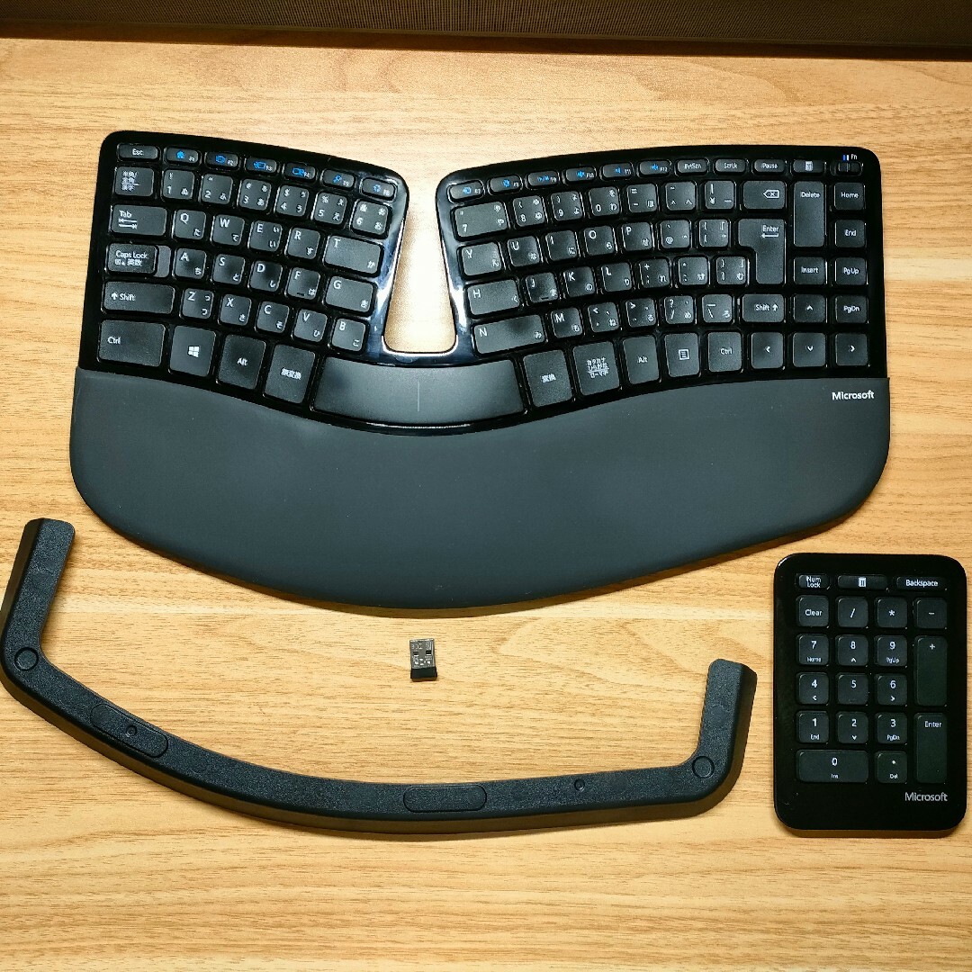 Microsoft(マイクロソフト)のMicrosoft Sculpt Ergonomic Keyboard スマホ/家電/カメラのPC/タブレット(PC周辺機器)の商品写真