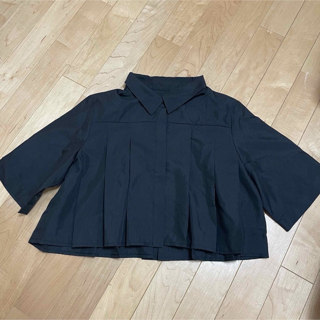 ZARA(ザラ)のフォルクシー ブロードプリーツクロップド半袖シャツ 黒 レディースのトップス(シャツ/ブラウス(半袖/袖なし))の商品写真