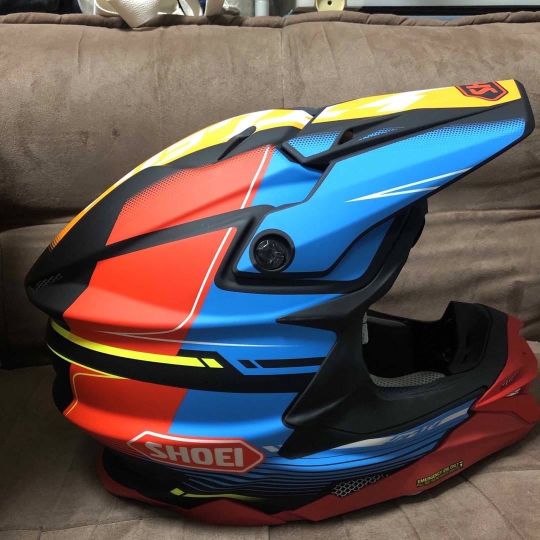 SHOEI(ショウエイ)のSHOEI VFX-WR ZINGER ヘルメット　2019 受注限定カラー 自動車/バイクのバイク(モトクロス用品)の商品写真