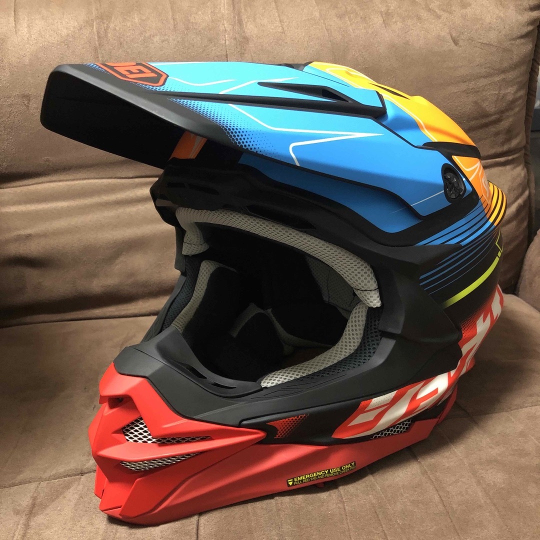 SHOEI(ショウエイ)のSHOEI VFX-WR ZINGER ヘルメット　2019 受注限定カラー 自動車/バイクのバイク(モトクロス用品)の商品写真