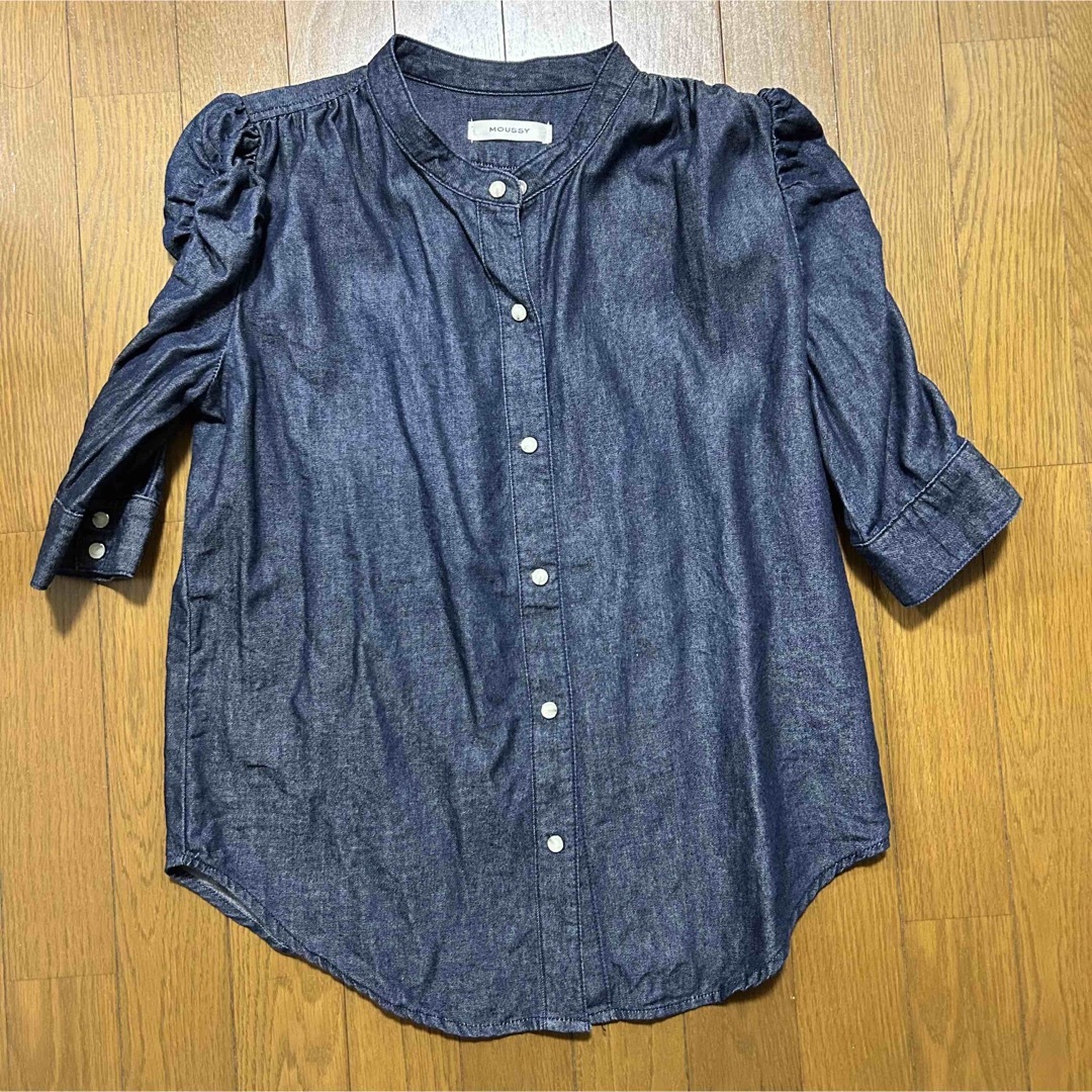 moussy(マウジー)のmoussy デニムブラウス レディースのトップス(シャツ/ブラウス(半袖/袖なし))の商品写真