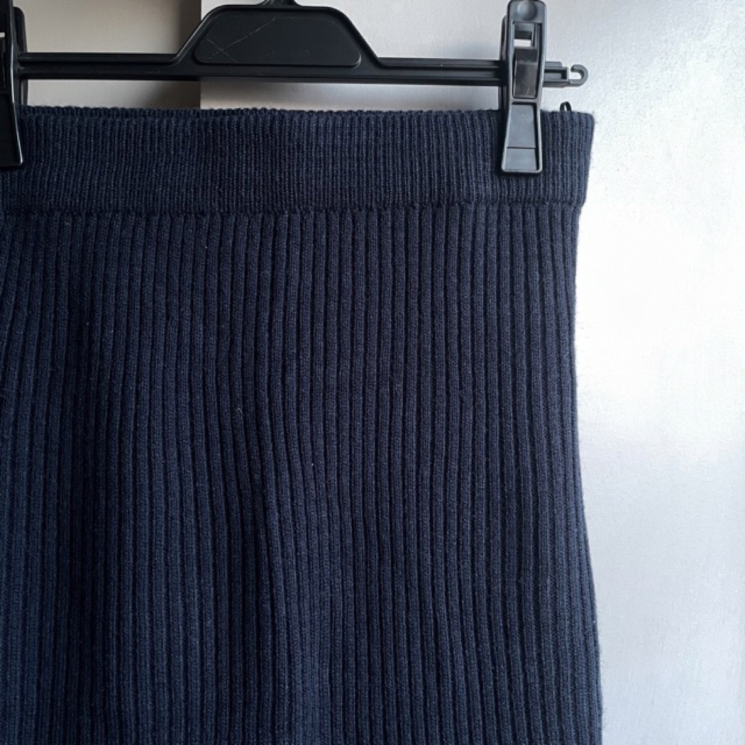 GU(ジーユー)のニットスカート ネイビー レディースのスカート(ひざ丈スカート)の商品写真