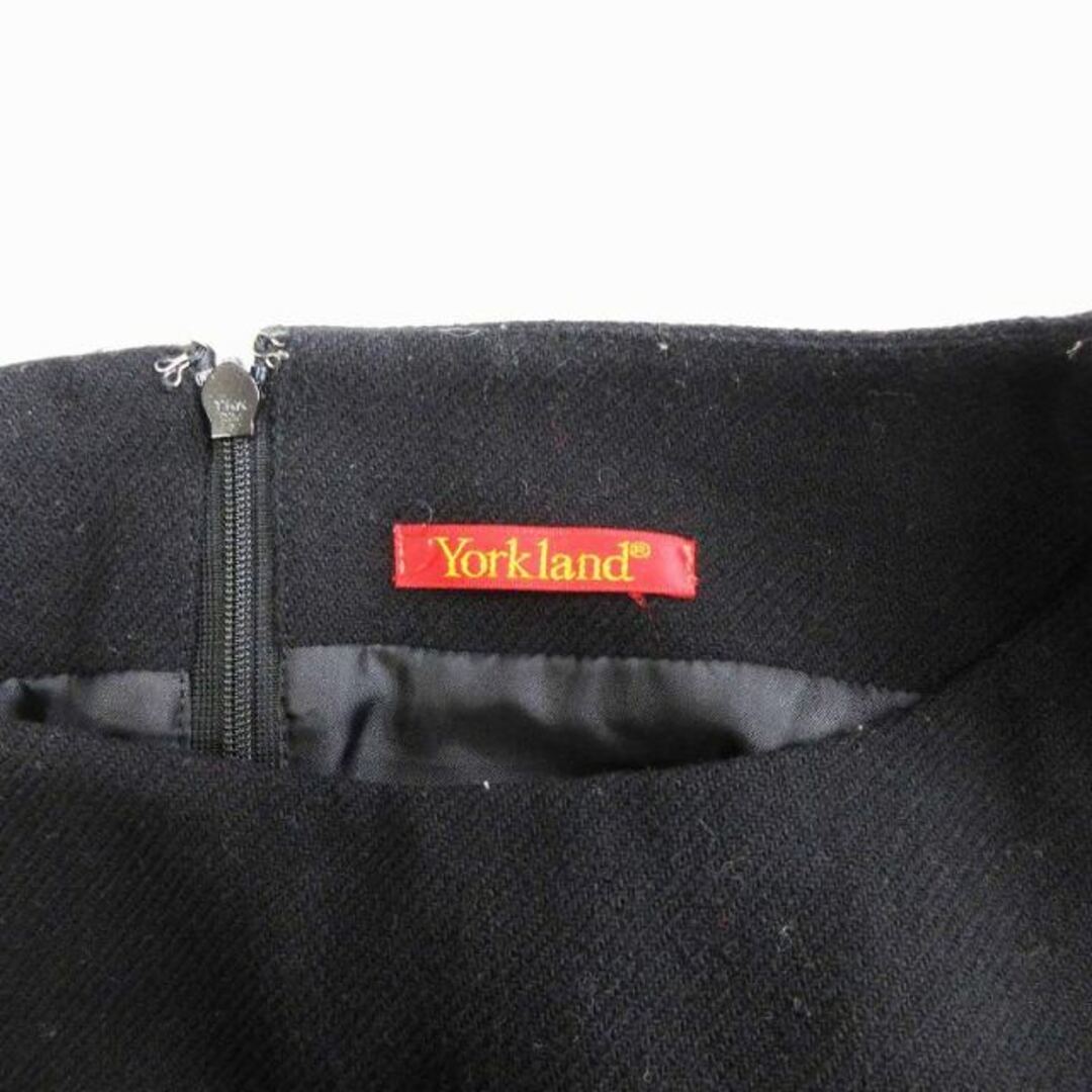 Yorkland(ヨークランド)のヨークランド ワンピース 半袖 ひざ丈 袖チェック 赤 黒 9AR S相当 レディースのワンピース(ひざ丈ワンピース)の商品写真
