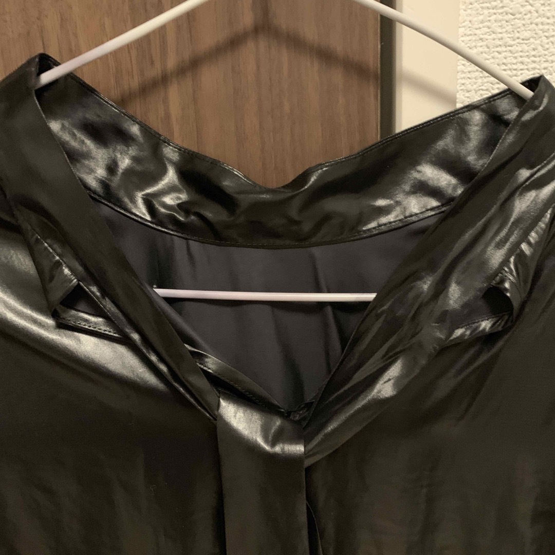 ZARA(ザラ)のレザー　風　ブラウス　ジャケット レディースのトップス(シャツ/ブラウス(長袖/七分))の商品写真