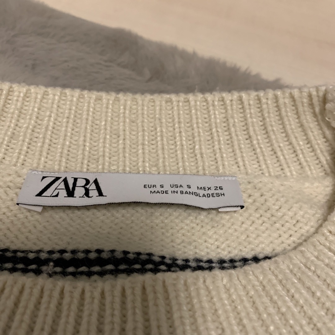 ZARA(ザラ)のzara 細ボーダー　ニット レディースのトップス(ニット/セーター)の商品写真