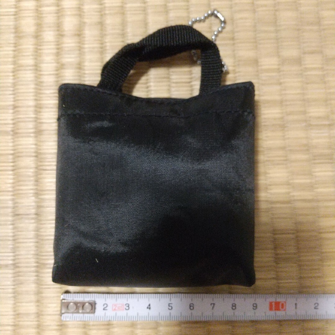 shu uemura(シュウウエムラ)のシュウウエムラ　エコバッグ　黒　ミニバッグ型のケース付き レディースのバッグ(エコバッグ)の商品写真