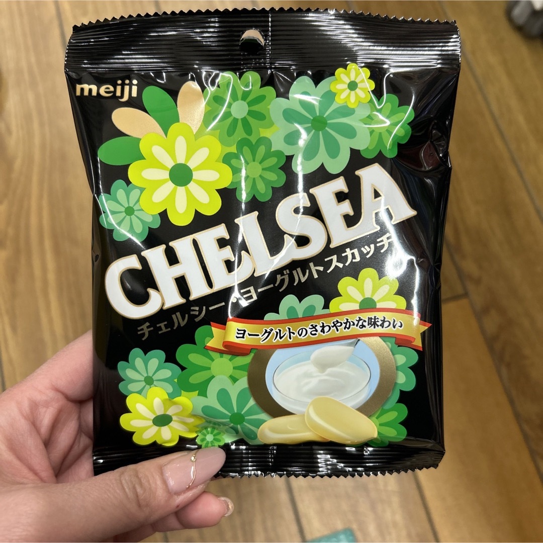 chelsea(チェルシー)のりおにゃ様専用 明治 チェルシー バター2ヨーグルト1 食品/飲料/酒の食品(菓子/デザート)の商品写真