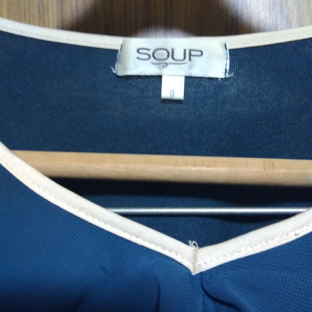 SOUP(スープ)のSOUP　フリルカットソー　モスグリーン レディースのトップス(カットソー(長袖/七分))の商品写真