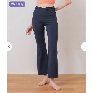 ラバ　【SUKALA】ベーシックフレアパンツ　新品　　Ｌ(ヨガ)