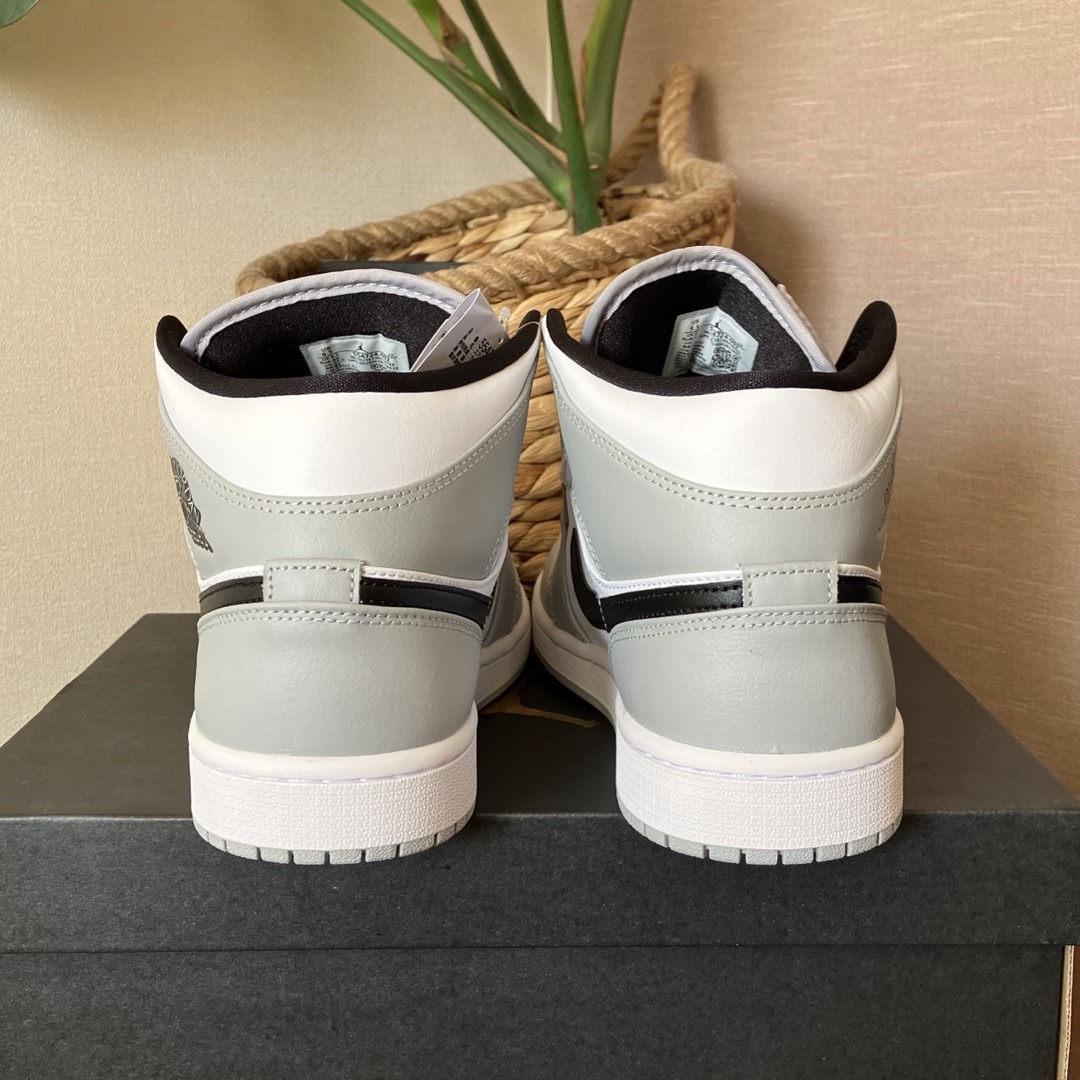 NIKE(ナイキ)のNike Air Jordan 1 Mid Light Smoke Grey メンズの靴/シューズ(スニーカー)の商品写真