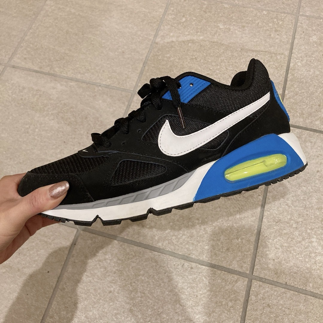 NIKE(ナイキ)の26cm★NIKE AIR MAX IVO 黒/青　ナイキ エアマックス メンズの靴/シューズ(スニーカー)の商品写真