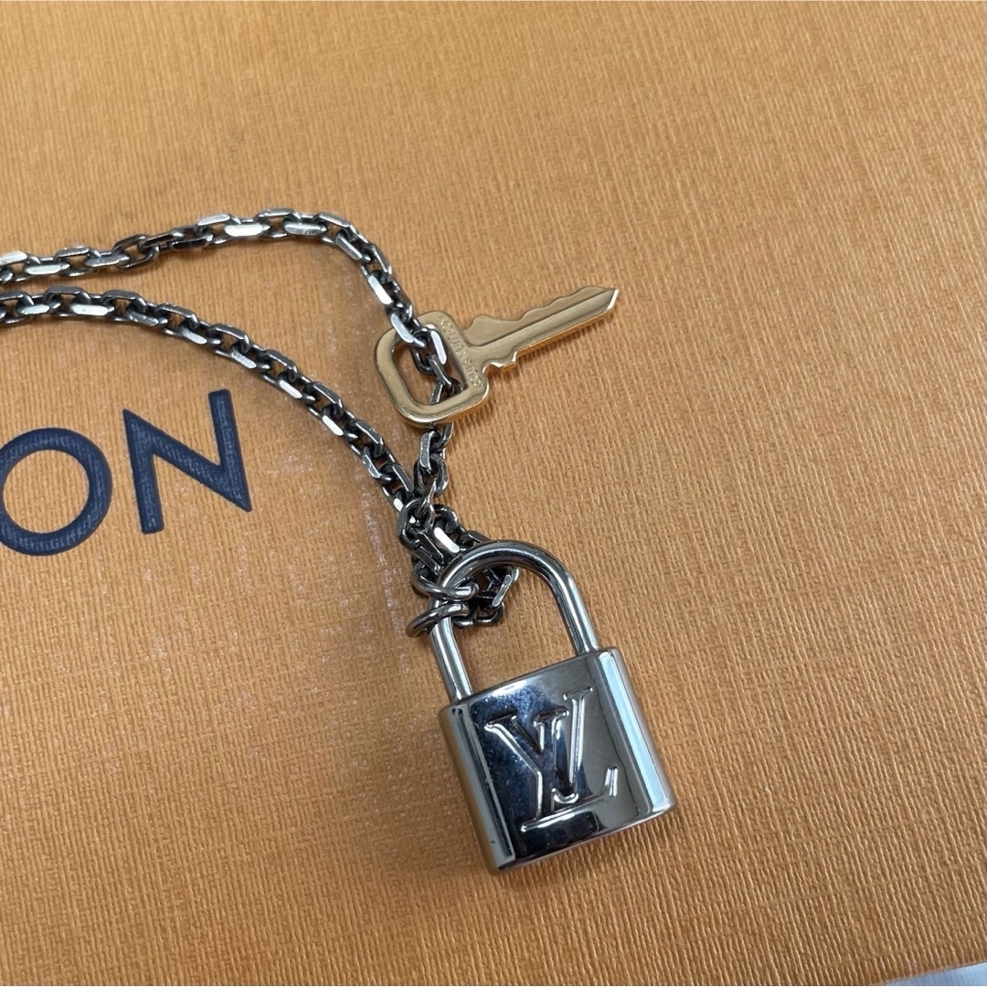 LOUIS VUITTON(ルイヴィトン)のLOUIS VUITTON ルイヴィトン　キー　ネックレス メンズのアクセサリー(ネックレス)の商品写真