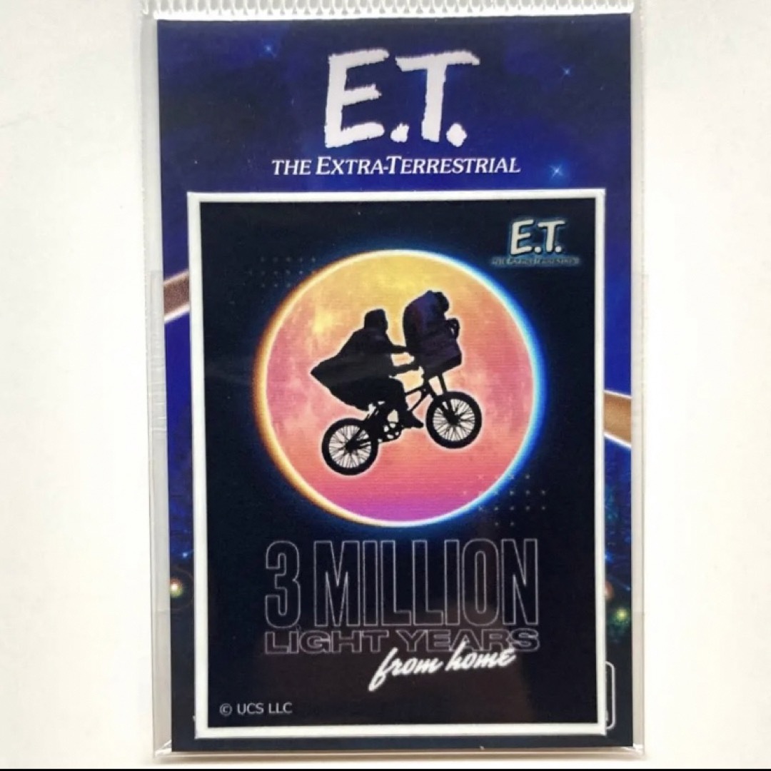 UNIVERSAL ENTERTAINMENT(ユニバーサルエンターテインメント)の映画「E.T.」ポスターステッカー  3MILLION LIGHT YEARS エンタメ/ホビーのおもちゃ/ぬいぐるみ(キャラクターグッズ)の商品写真