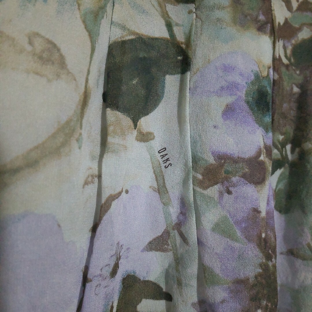 DAKS(ダックス)のDAKS　水彩画風花柄スカート　ダックス　グリーン系　ブルー系 レディースのスカート(ひざ丈スカート)の商品写真