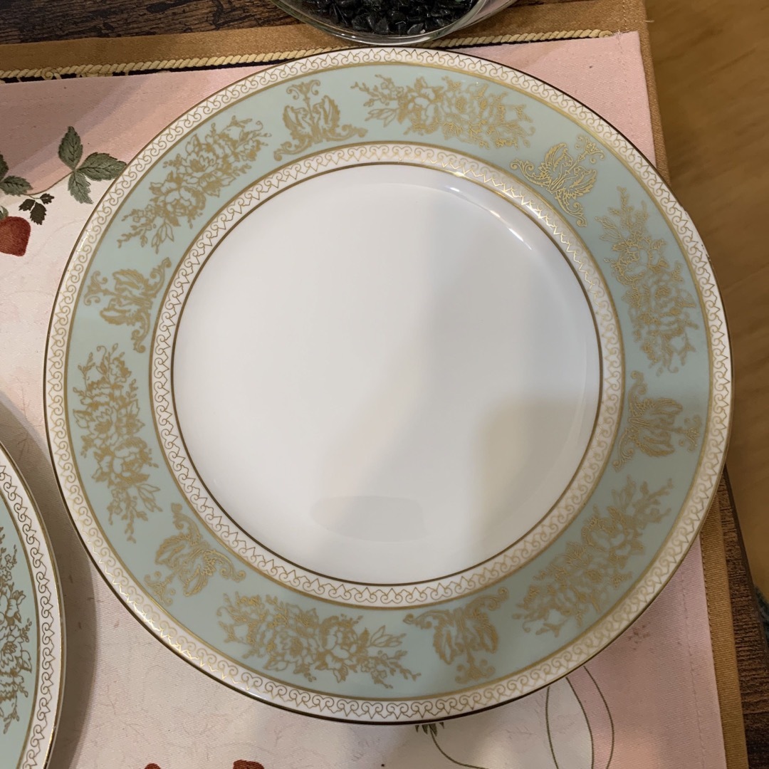 WEDGWOOD(ウェッジウッド)のウェッジウッド  コロンビア　セージグリーン 23cm ディナープレート　3枚 インテリア/住まい/日用品のキッチン/食器(食器)の商品写真