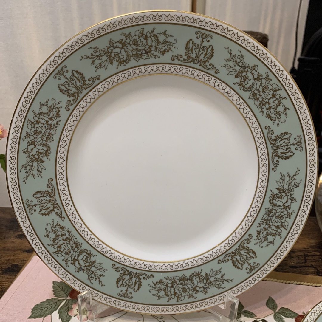 WEDGWOOD(ウェッジウッド)のウェッジウッド  コロンビア　セージグリーン 23cm ディナープレート　3枚 インテリア/住まい/日用品のキッチン/食器(食器)の商品写真