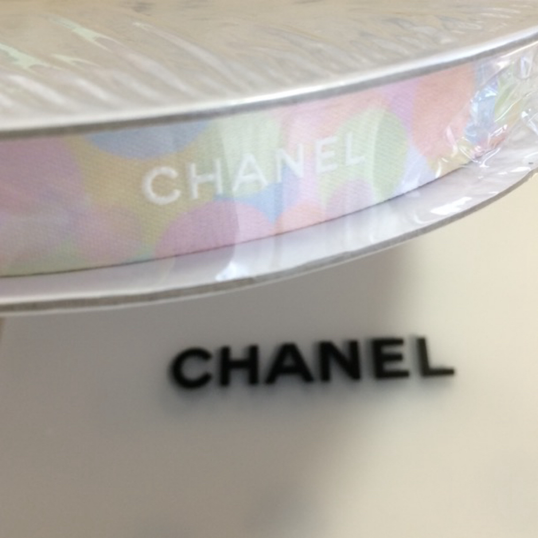 CHANEL(シャネル)の✨ 最新 CHANEL レインボーリボン 5m✨《新品》 インテリア/住まい/日用品のオフィス用品(ラッピング/包装)の商品写真