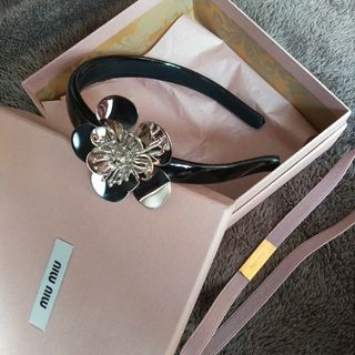 miumiu - miumiu カチューシャ　ミュウミュウ　美品　ステンレス　フラワー　ブラック