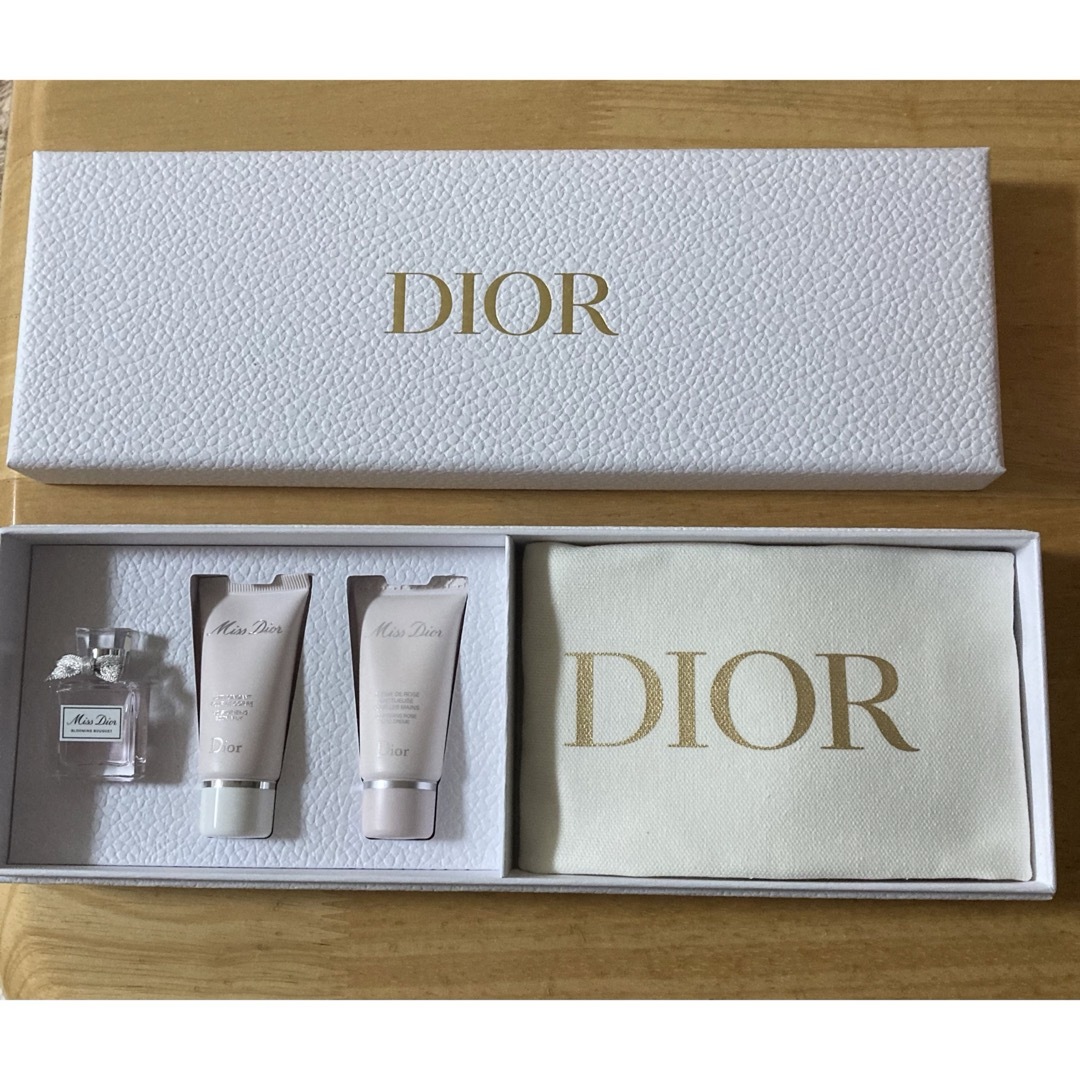 Dior(ディオール)の新品未使用 Dior ディオール ノベルティ ギフト エンタメ/ホビーのコレクション(ノベルティグッズ)の商品写真