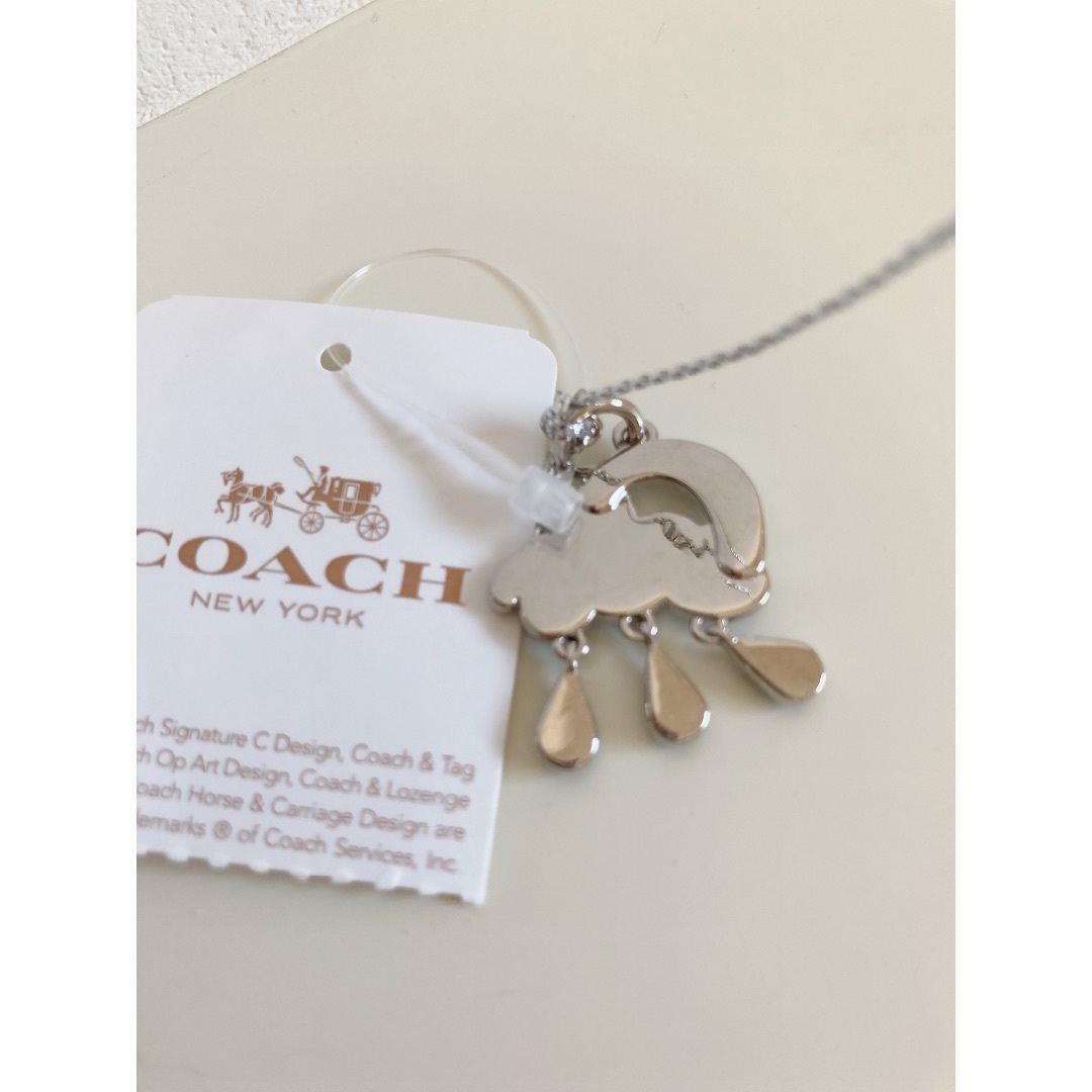 COACH(コーチ)のcoach 雨　虹　チャーム　バイオレット　コーチ レディースのファッション小物(キーホルダー)の商品写真